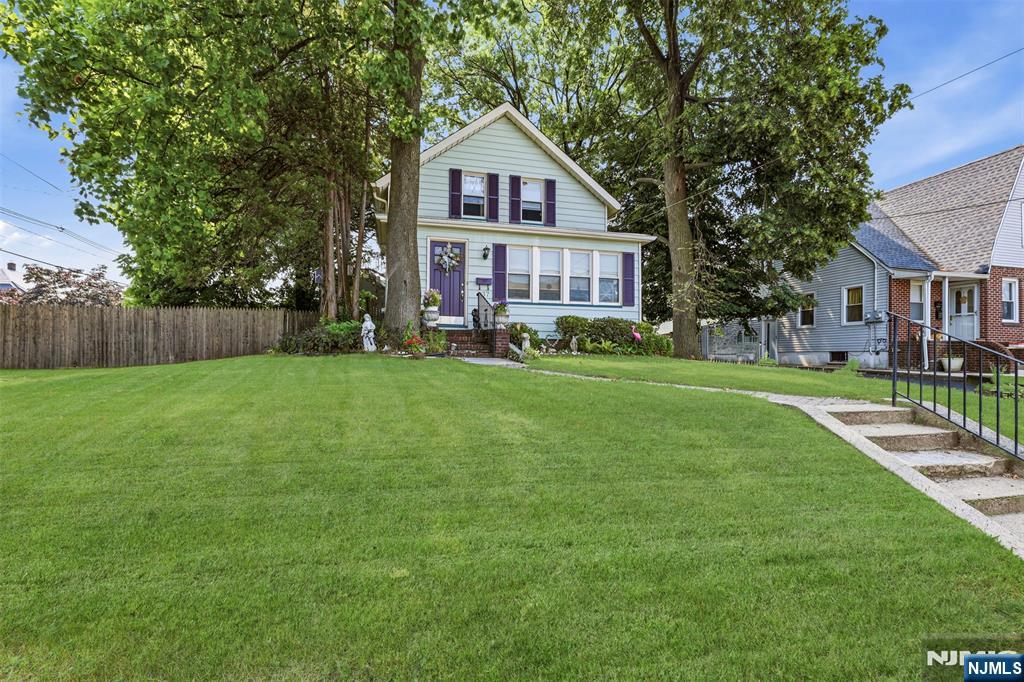 237 Broughton Avenue - Photo 3
