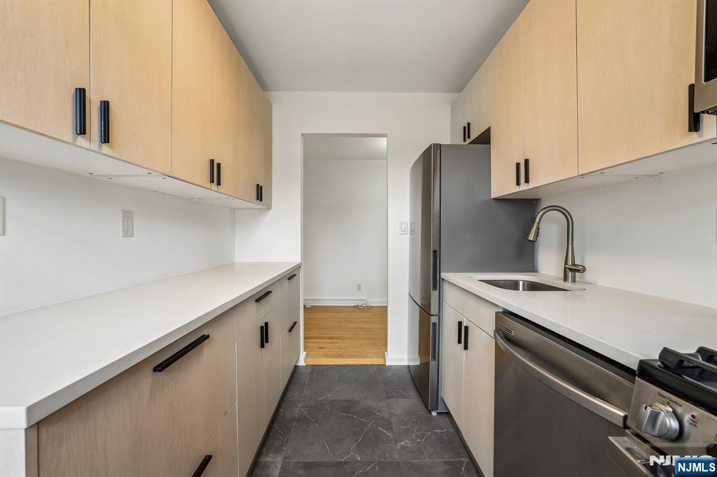 2215 Central 5D - Photo 1