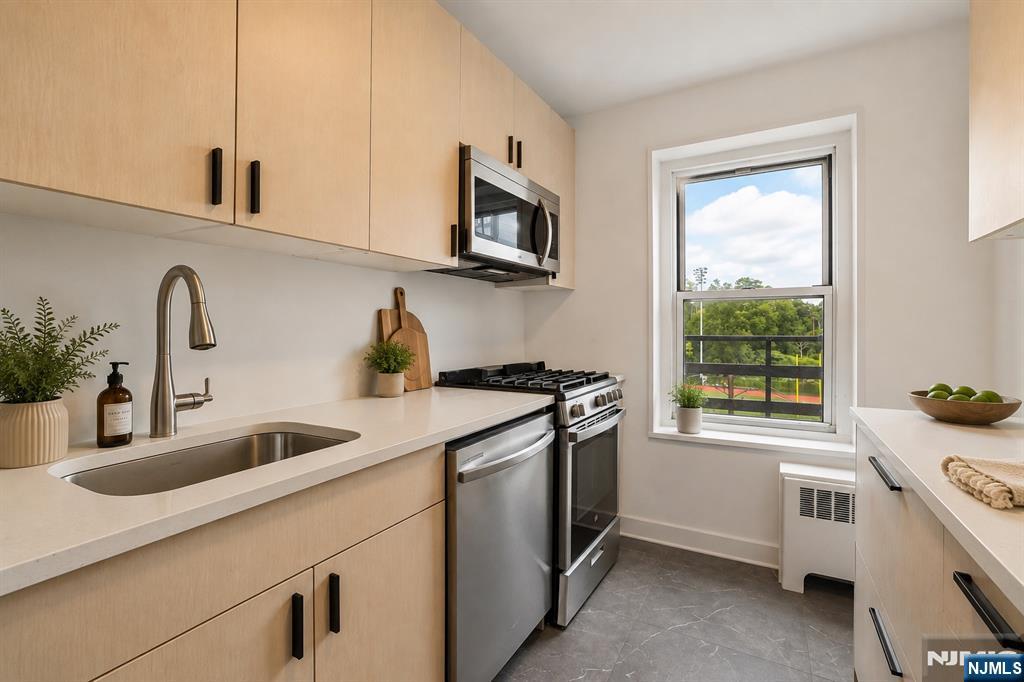 2215 Central 5D - Photo 1