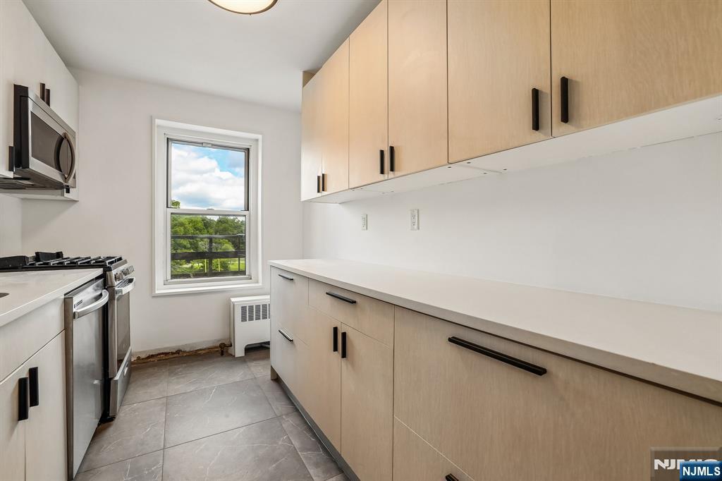 2215 Central 5D - Photo 2