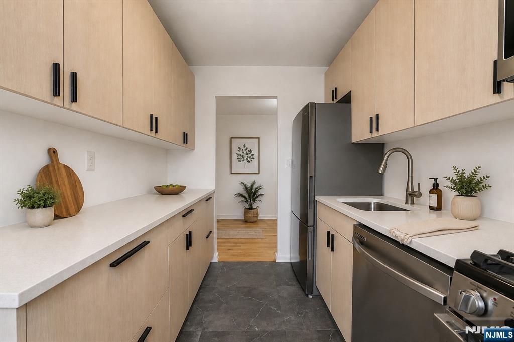 2215 Central 5D - Photo 2