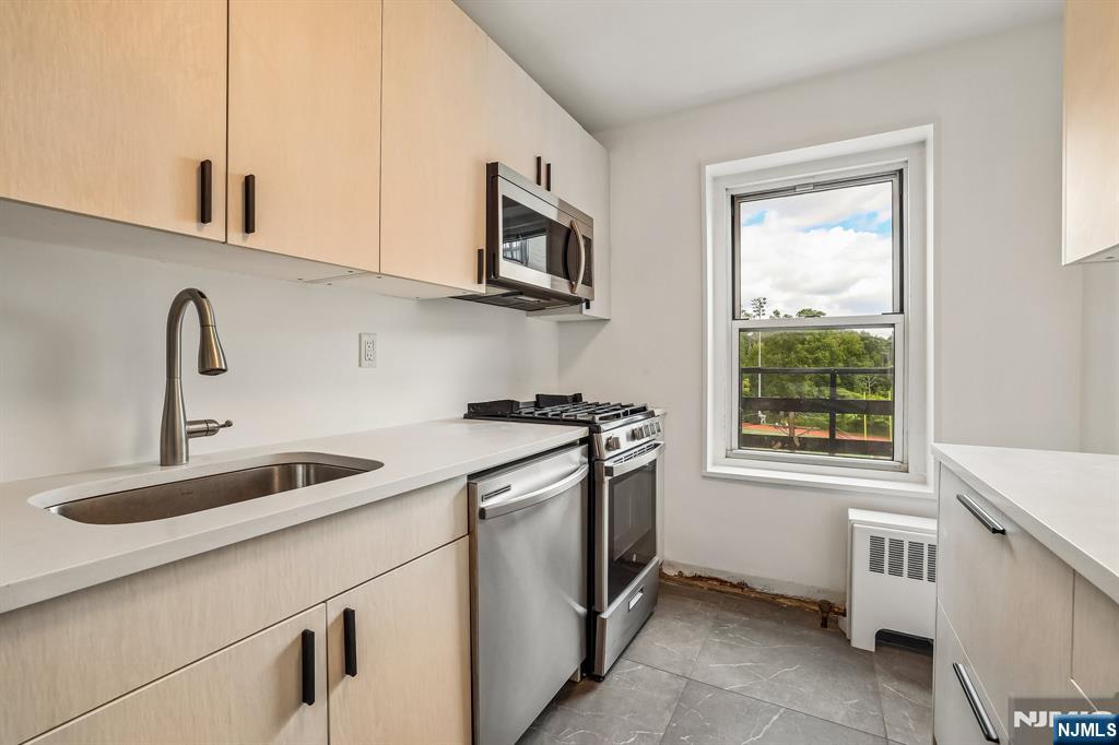 2215 Central 5D - Photo 3