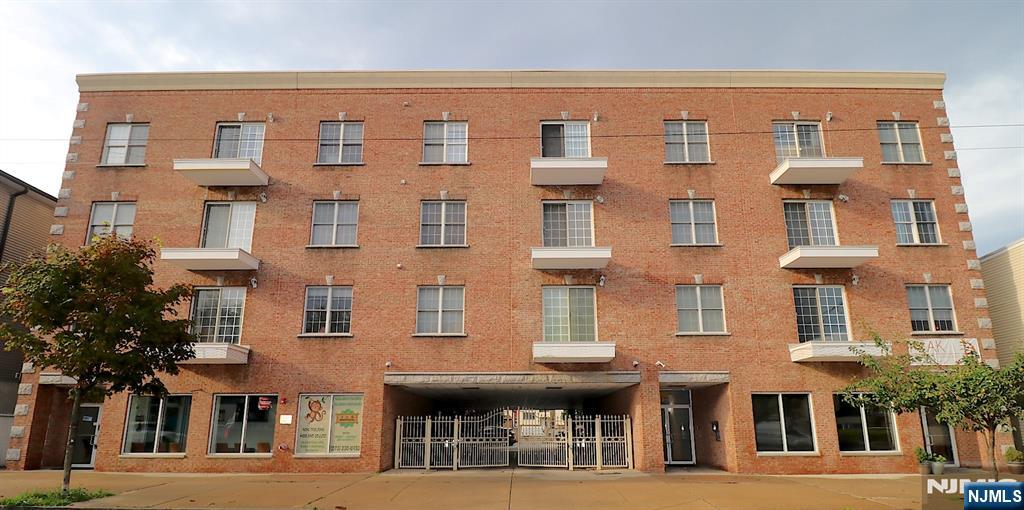 411-419 Chestnut 3C - Photo 2