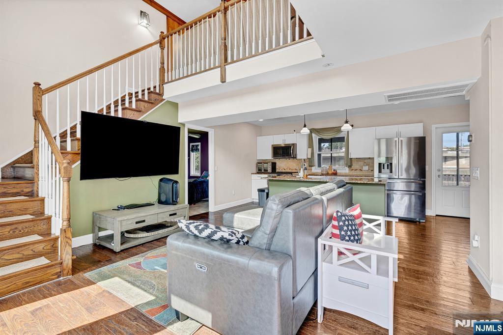 376 Riverside Avenue - Photo 3