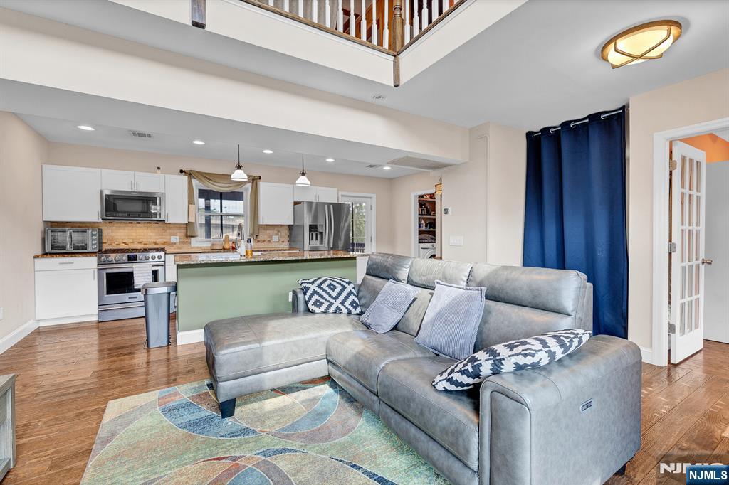 376 Riverside Avenue - Photo 4