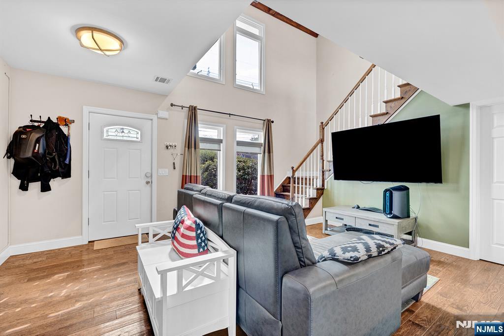 376 Riverside Avenue - Photo 5