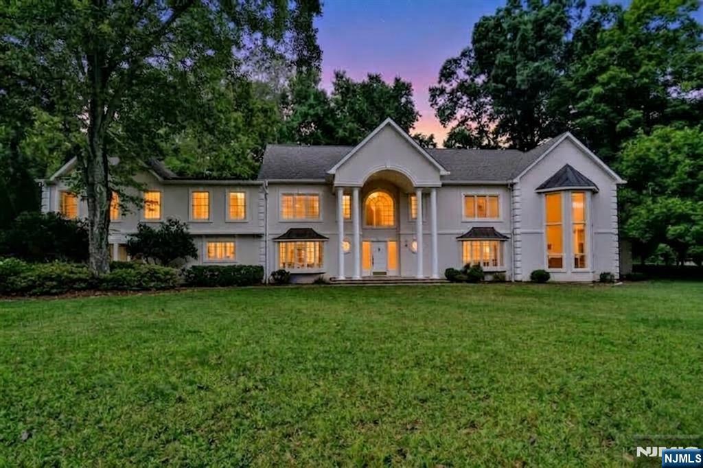Photo 1 of Single family home for sale at 3 Split Rock Rd, Upper Saddle River, NJ 07458 | MLS# 26032161 | Listing updated on 2026-09-18