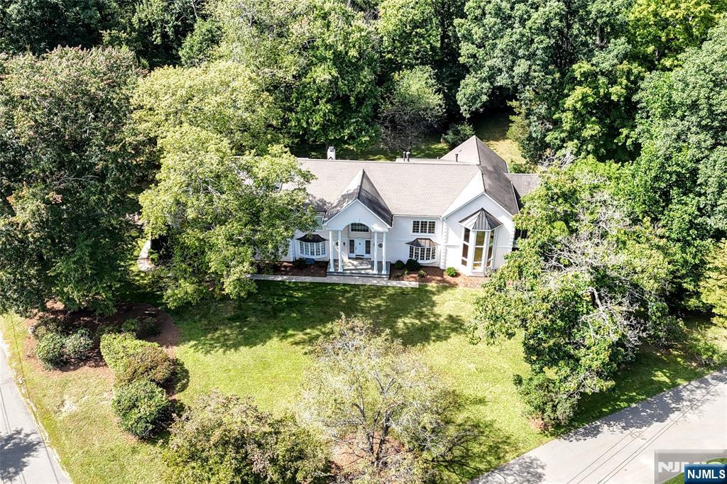 Photo 2 of Single family home for sale at 3 Split Rock Rd, Upper Saddle River, NJ 07458 | MLS# 26032161 | Listing updated on 2026-09-18