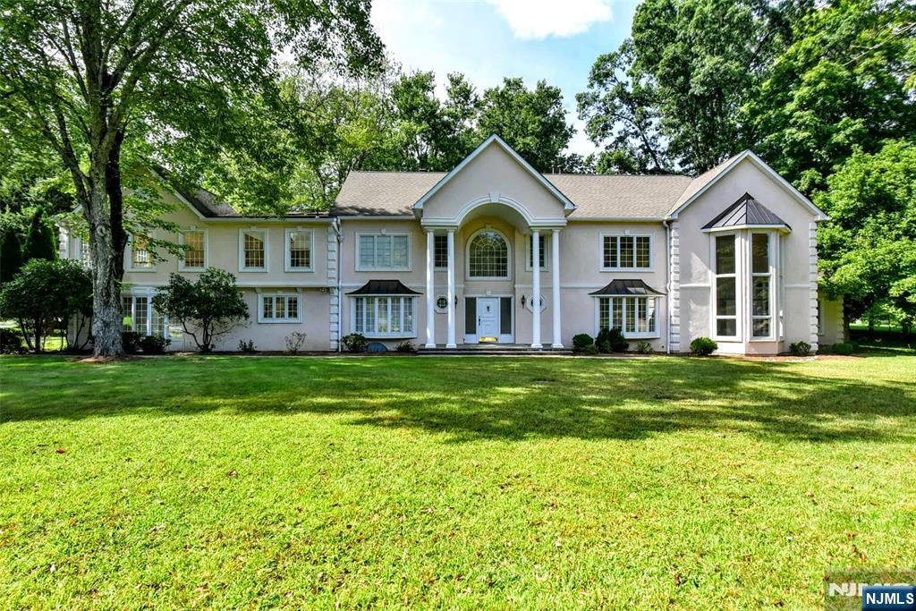 Photo 3 of Single family home for sale at 3 Split Rock Rd, Upper Saddle River, NJ 07458 | MLS# 26032161 | Listing updated on 2026-09-18