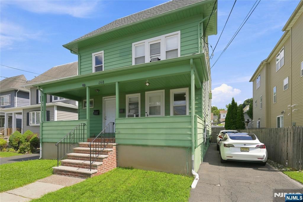 168 Garden Avenue - Photo 1