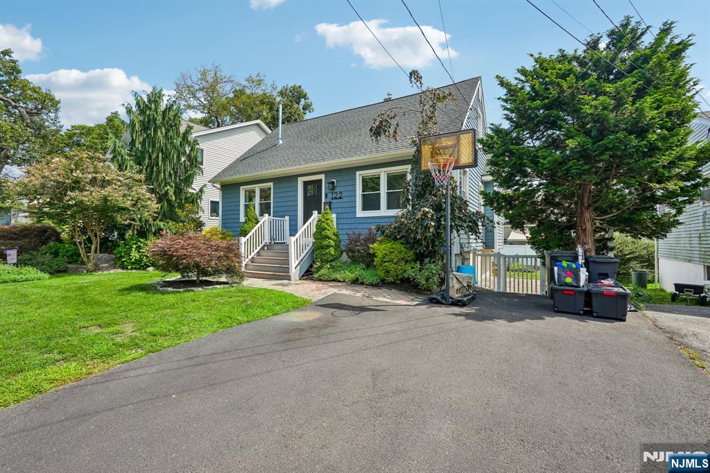 122 Maplewood Avenue - Photo 2