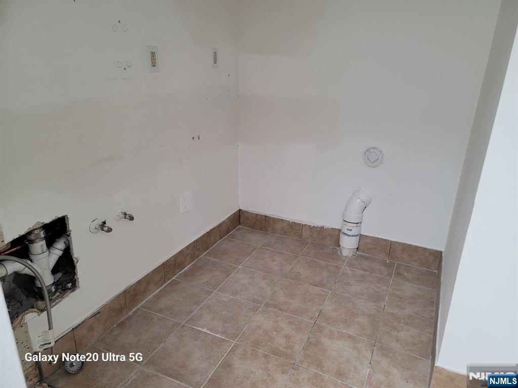 210 Sylvan Avenue A8 - Photo 4