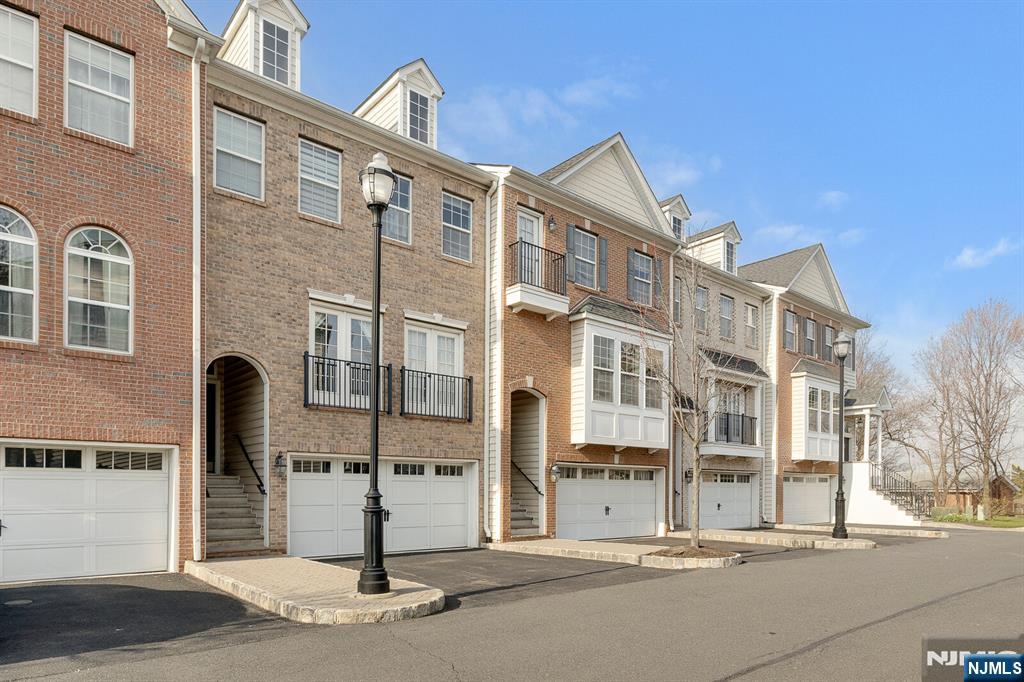 5 Creekside Court - Photo 2