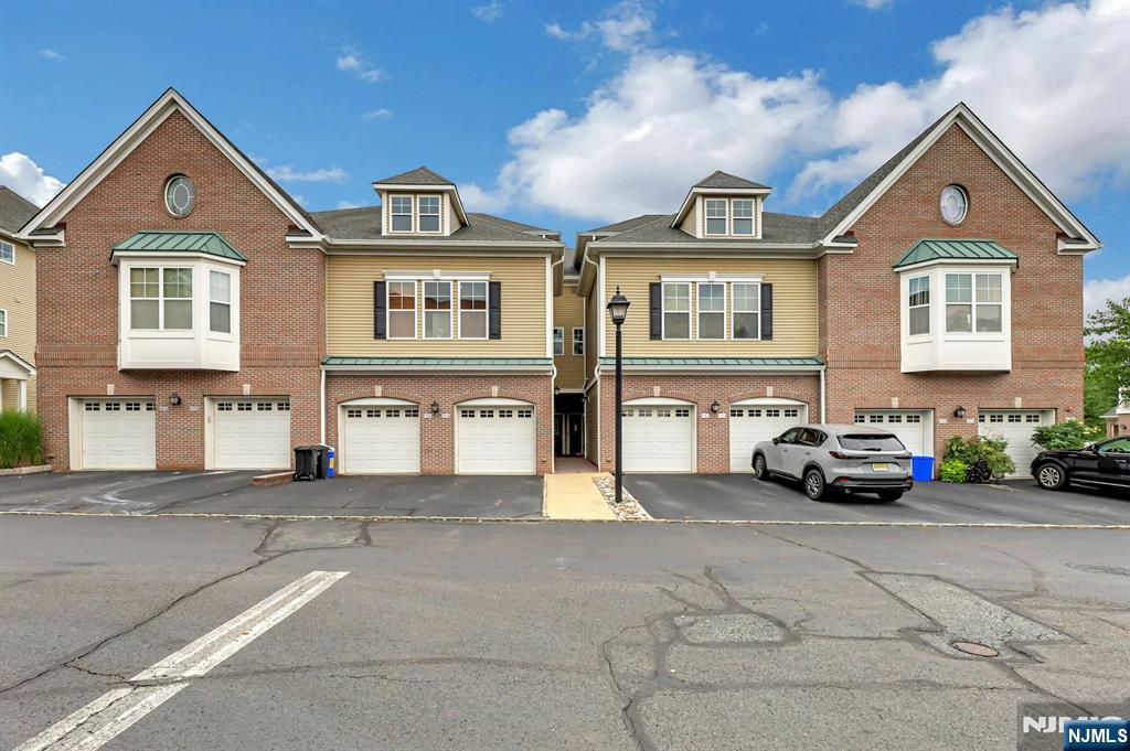 906 River Place - Photo 1