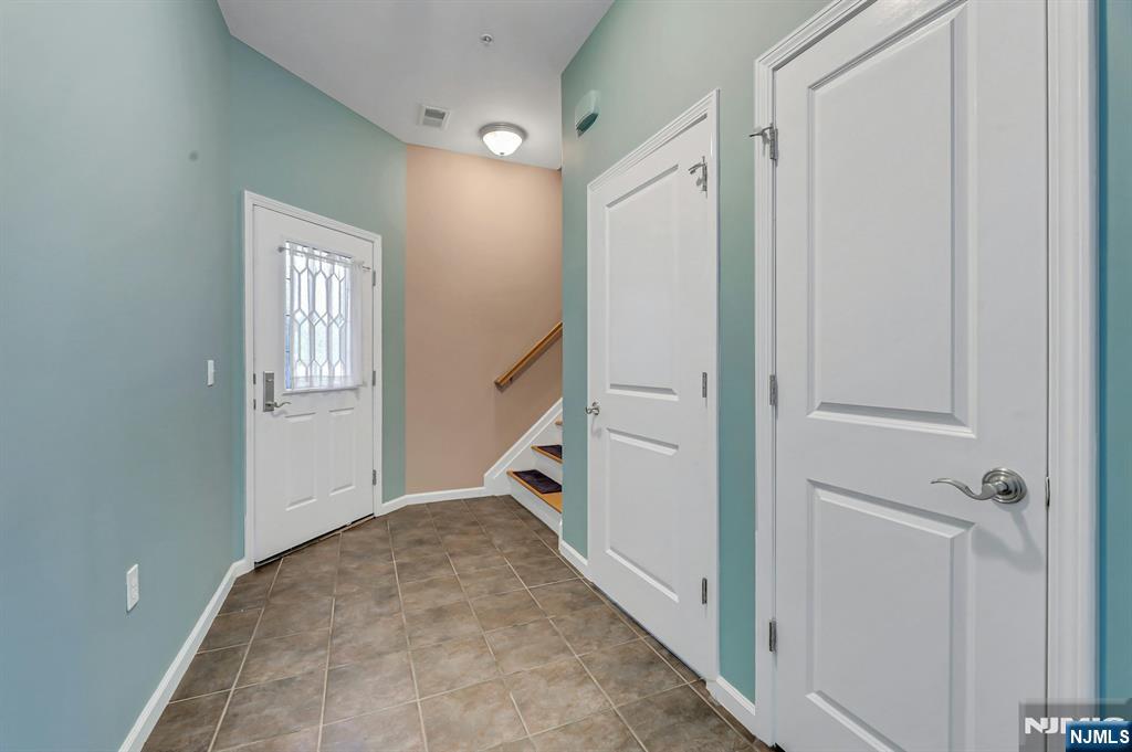 906 River Place - Photo 3