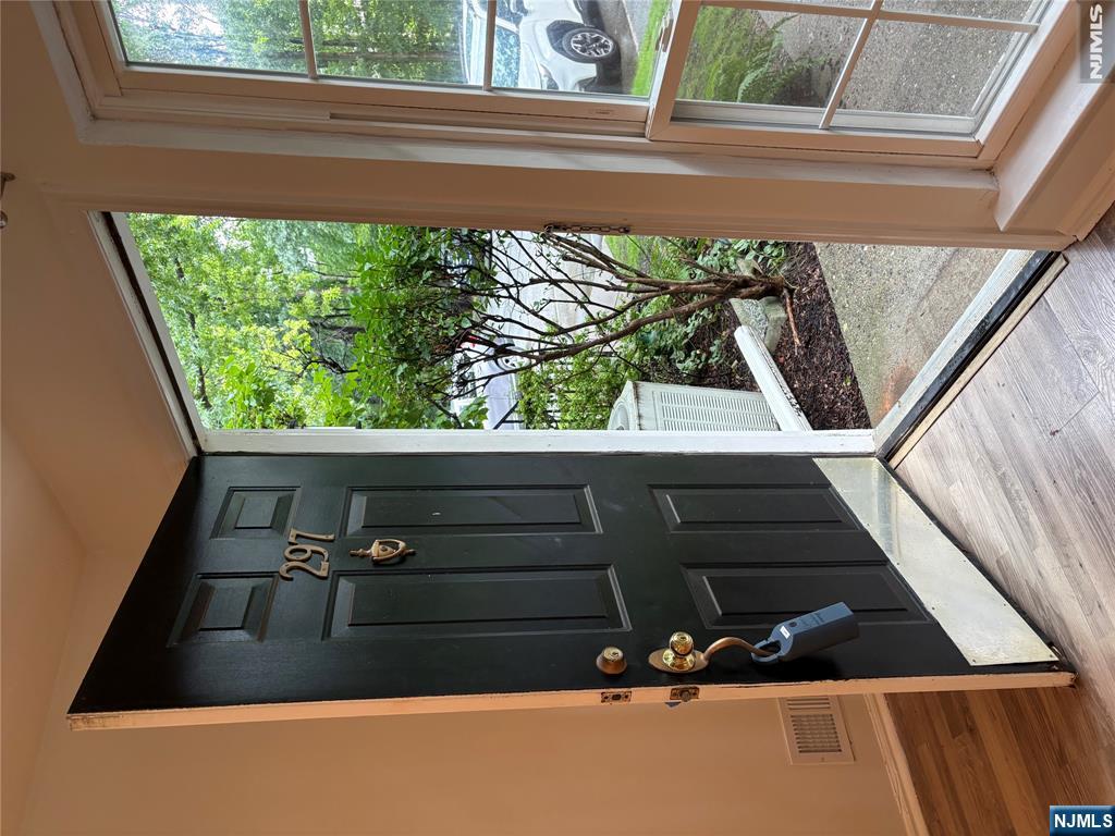 297 Larch Ln, Mahwah, NJ 07430