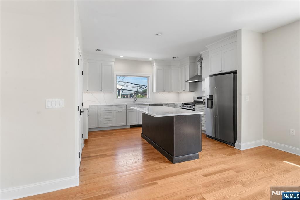 382 5th Avenue - Photo 2