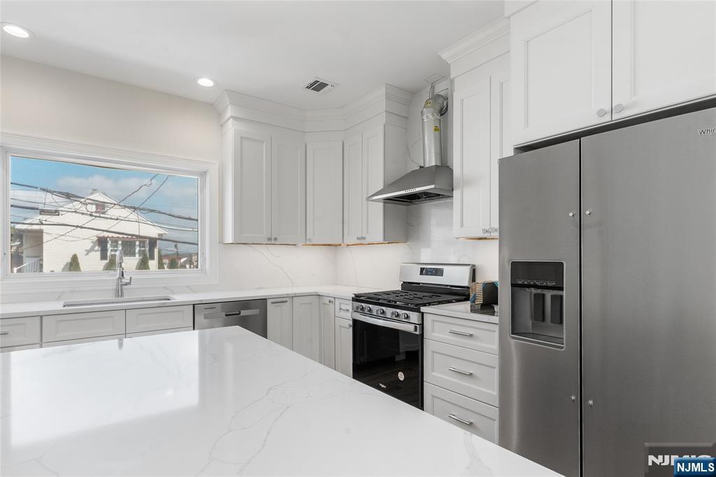 382 5th Avenue - Photo 3