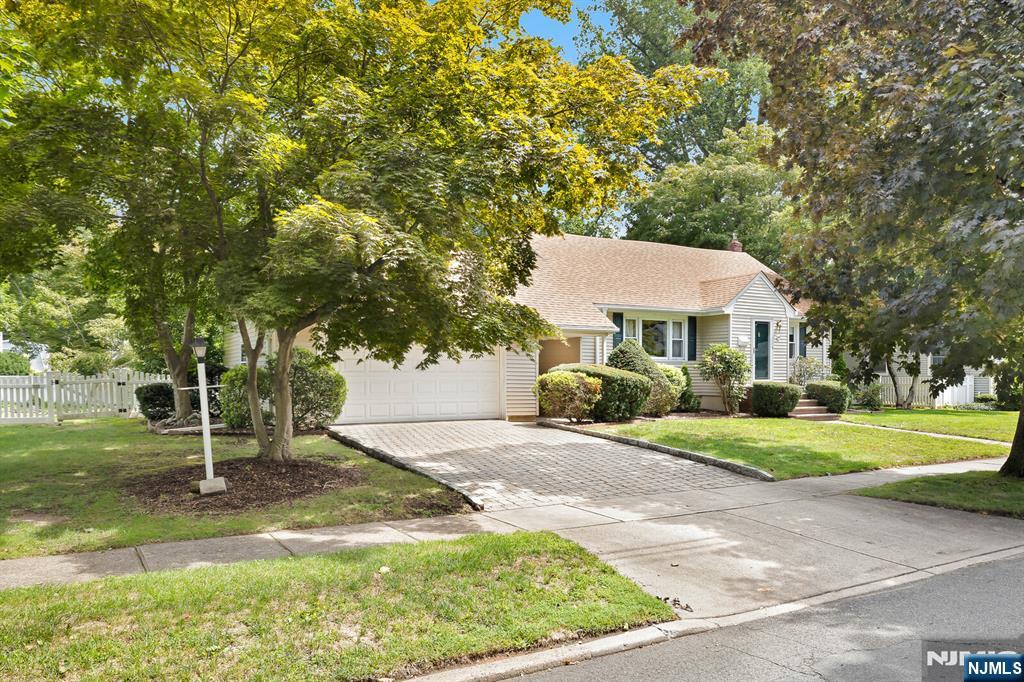349 N Ridgewood Boulevard - Photo 2