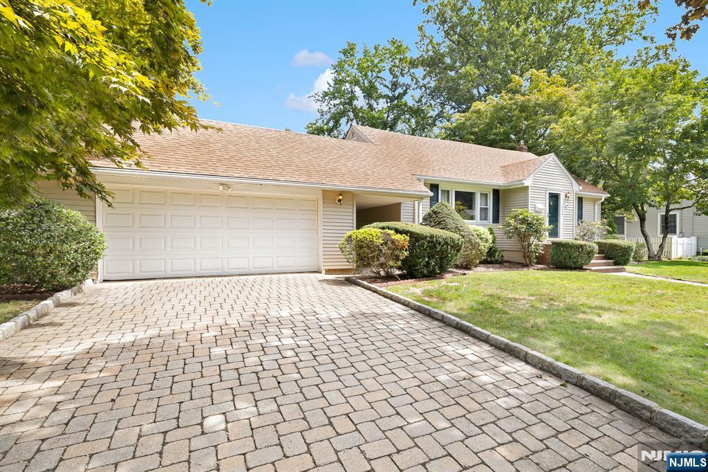 349 N Ridgewood Boulevard - Photo 3