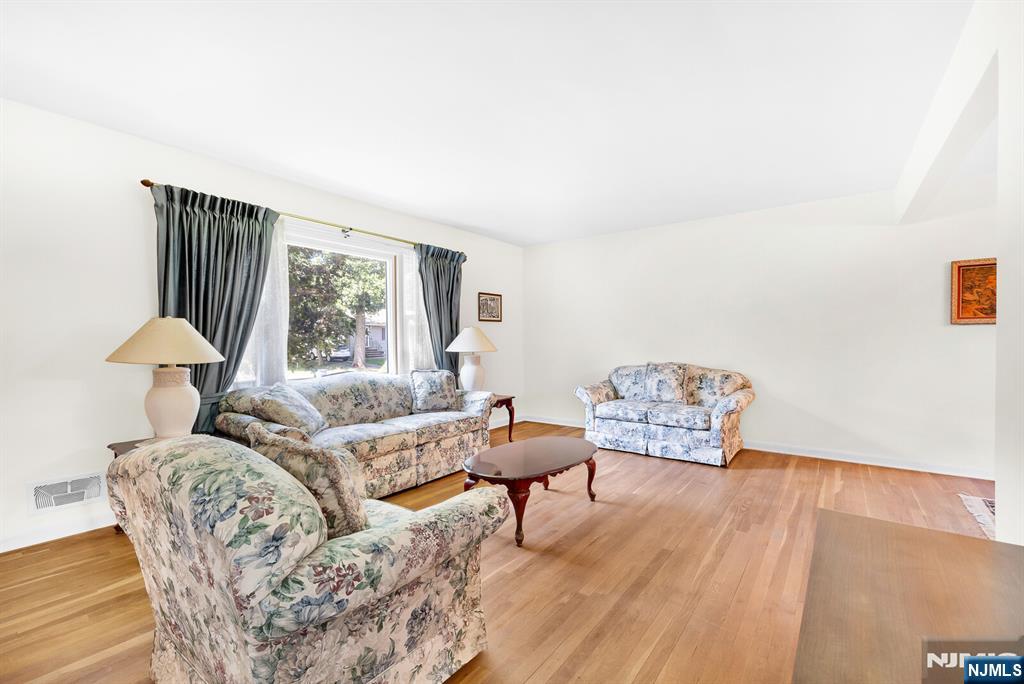 349 N Ridgewood Boulevard - Photo 5