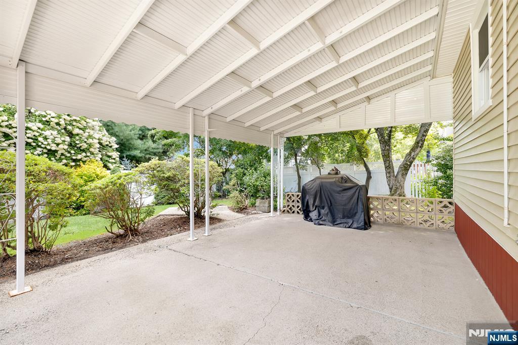 349 N Ridgewood Blvd, Twp Of Washington, NJ 07676