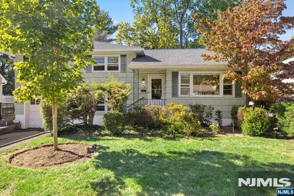 Single family home for sale at 546 Lynn St, Ridgewood, NJ 07450 | MLS# 26032209