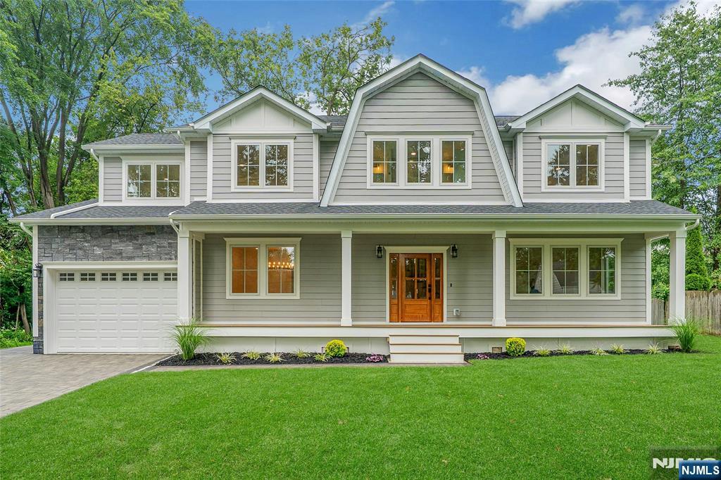 784 Austin Avenue - Photo 1