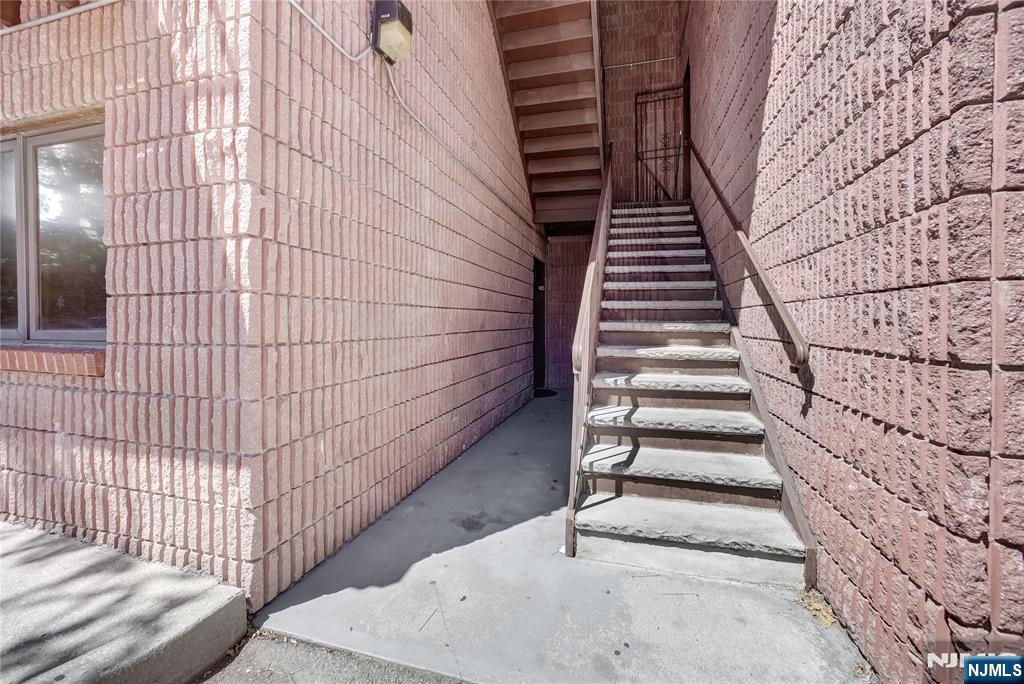 359 Marshall Street 3A - Photo 2