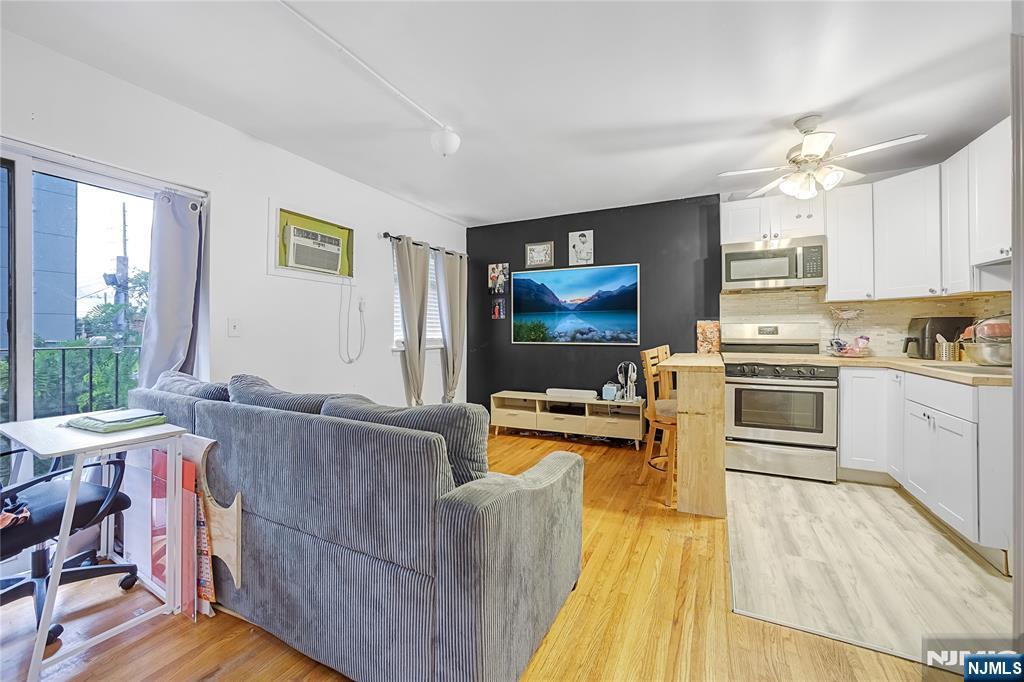 359 Marshall Street 3A - Photo 3