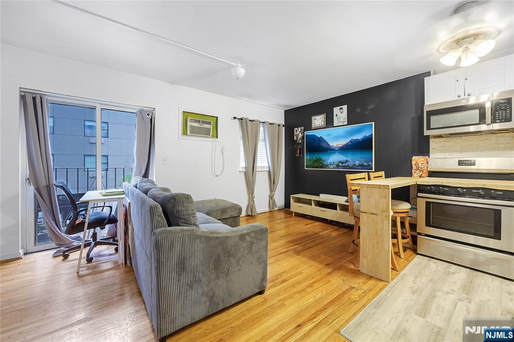 359 Marshall Street 3A - Photo 4