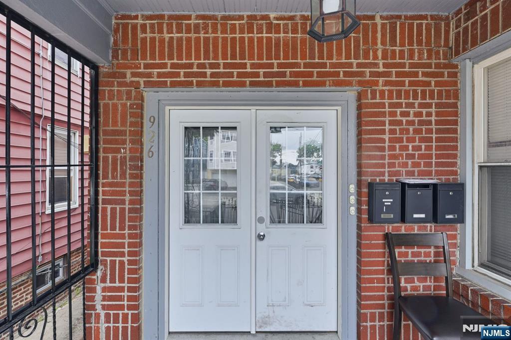 926-928 20th Street - Photo 2