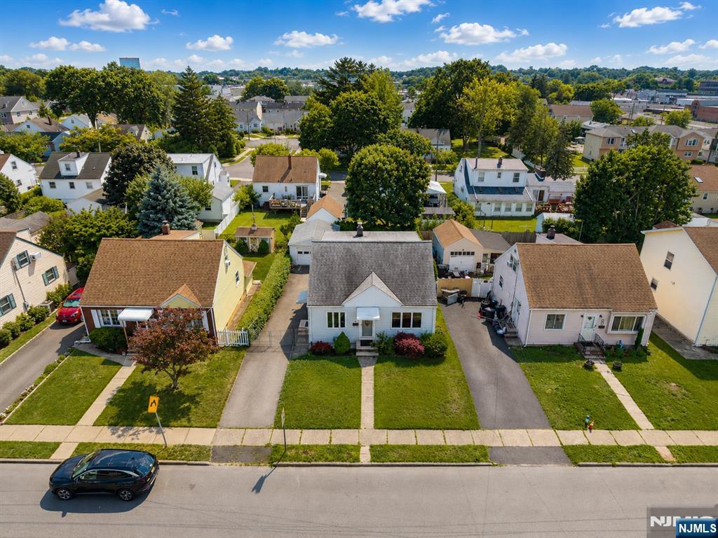 711 Bloomfield Avenue - Photo 2