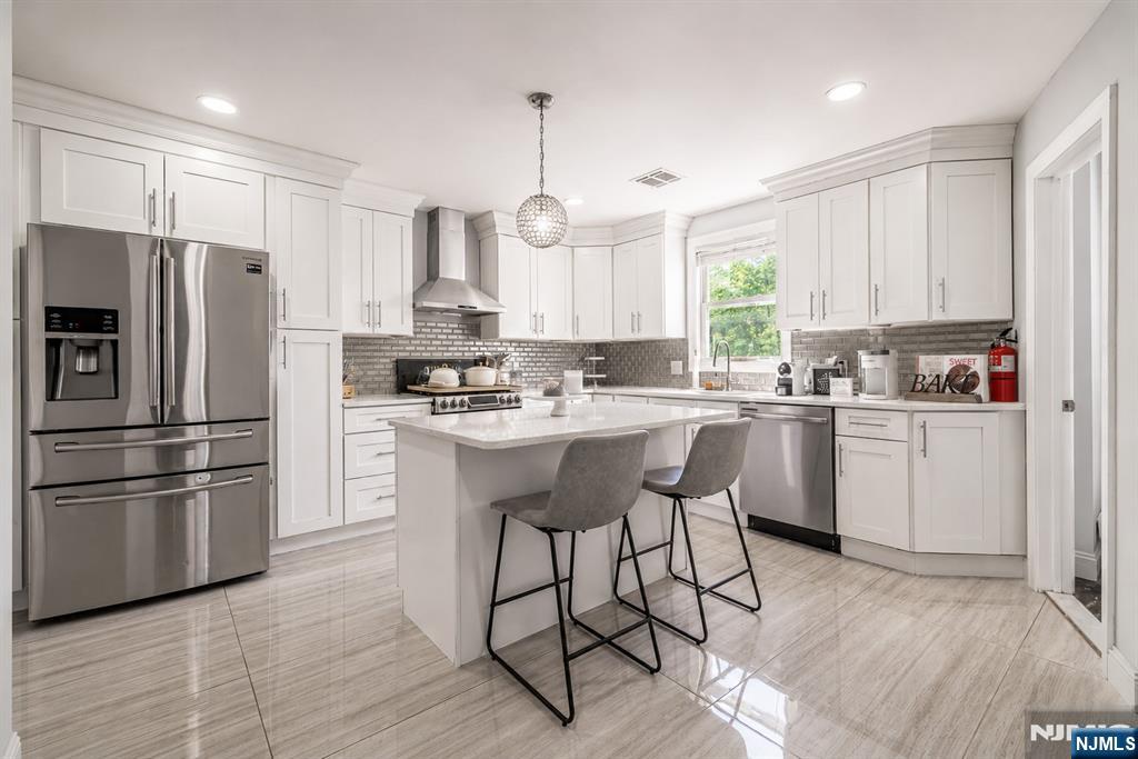 255 E 54th Street - Photo 2