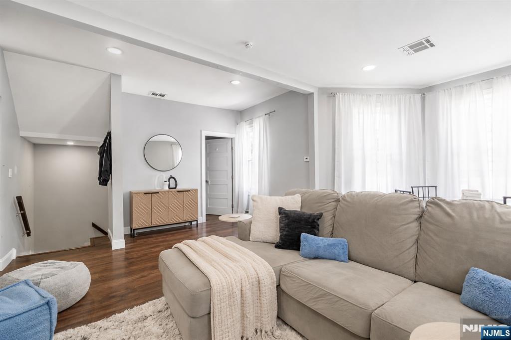 255 E 54th Street - Photo 5