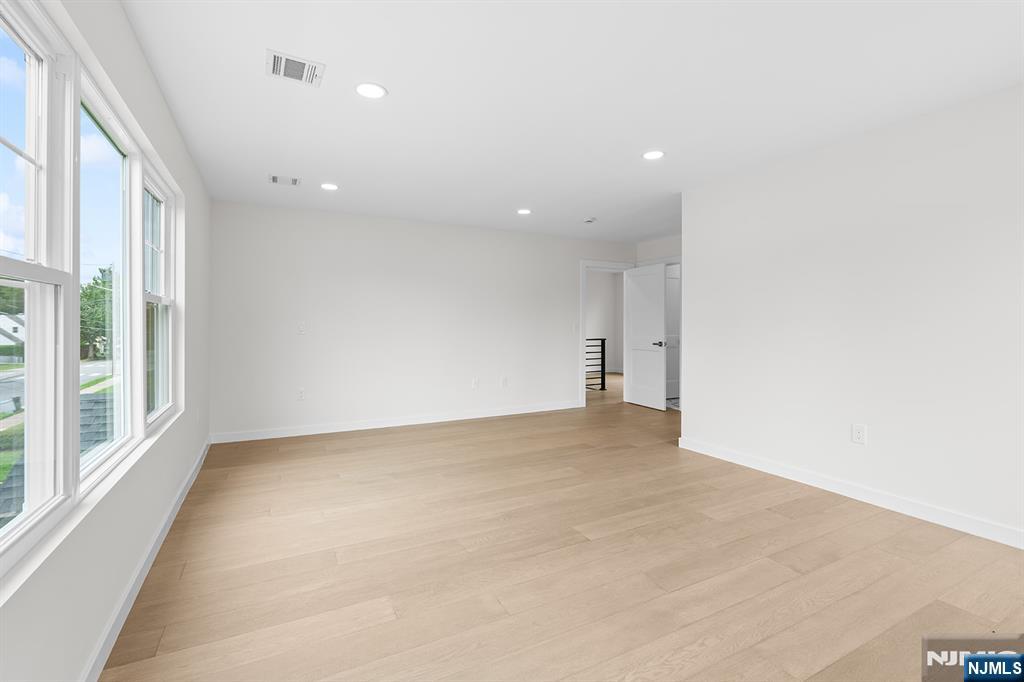 2-25 Kenneth Avenue