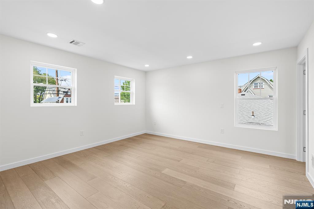 2-25 Kenneth Avenue