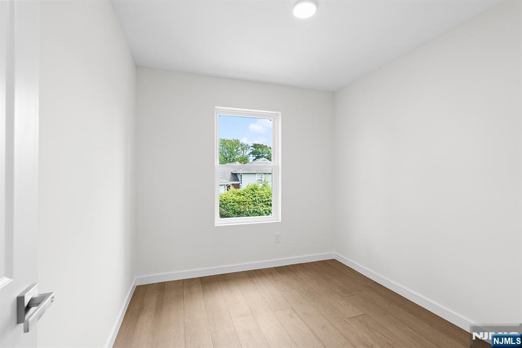 2-25 Kenneth Avenue