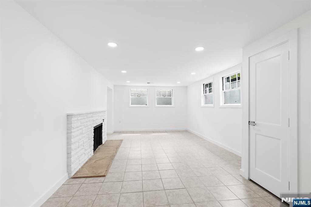 2-25 Kenneth Avenue