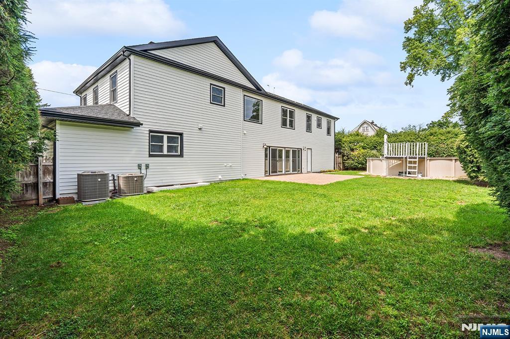 2-25 Kenneth Avenue