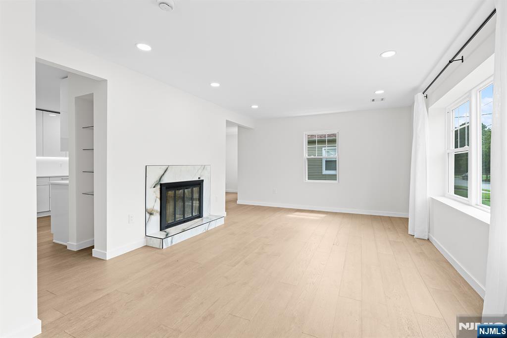 2-25 Kenneth Avenue