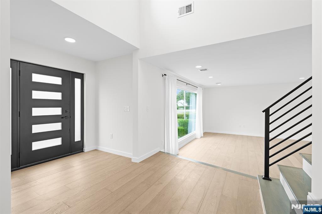 2-25 Kenneth Avenue