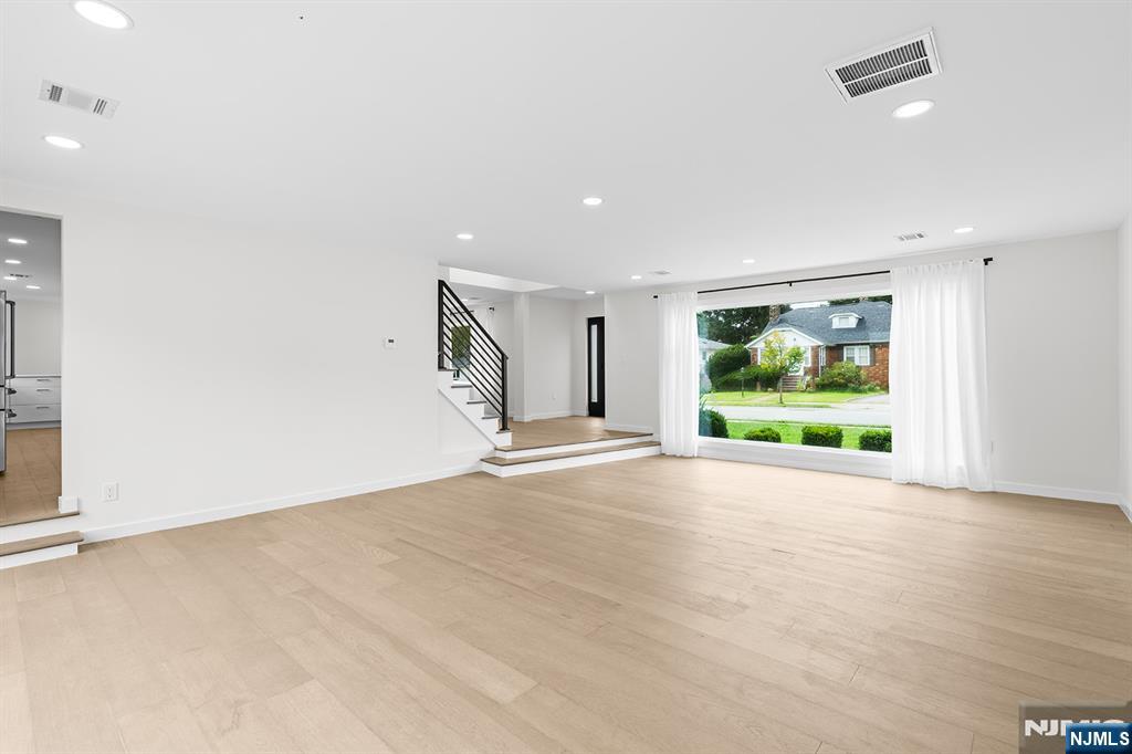 2-25 Kenneth Avenue