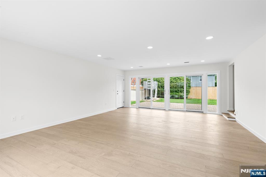 2-25 Kenneth Avenue