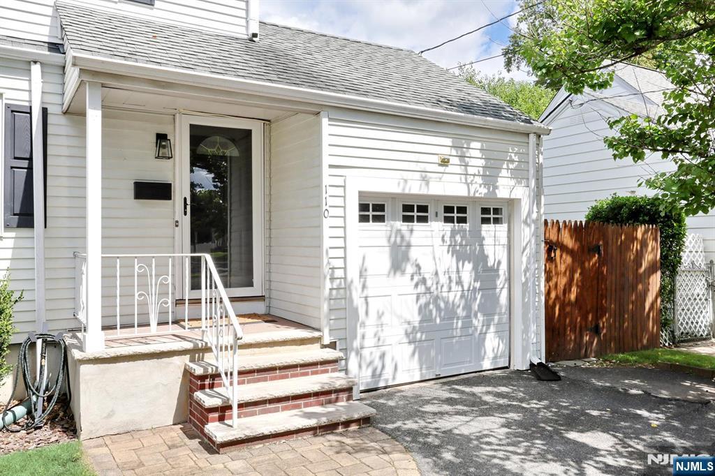 110 Hamilton Avenue - Photo 2
