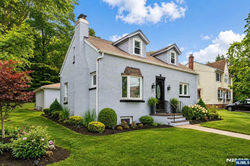 122 Garside Avenue - Photo 1