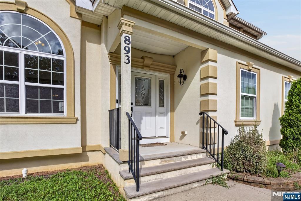 893 Lakehurst Avenue - Photo 2