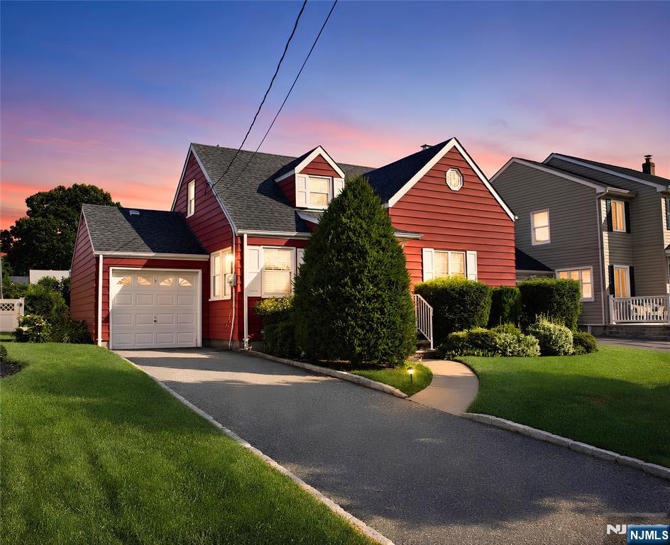 138 11th Street - Photo 1
