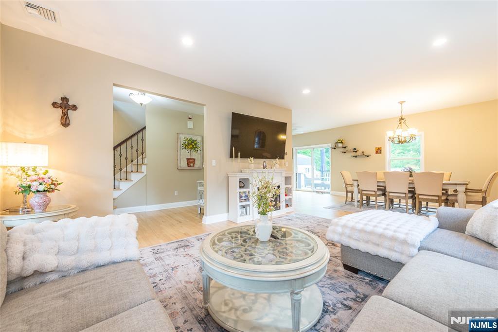 88 Mathews Avenue - Photo 2