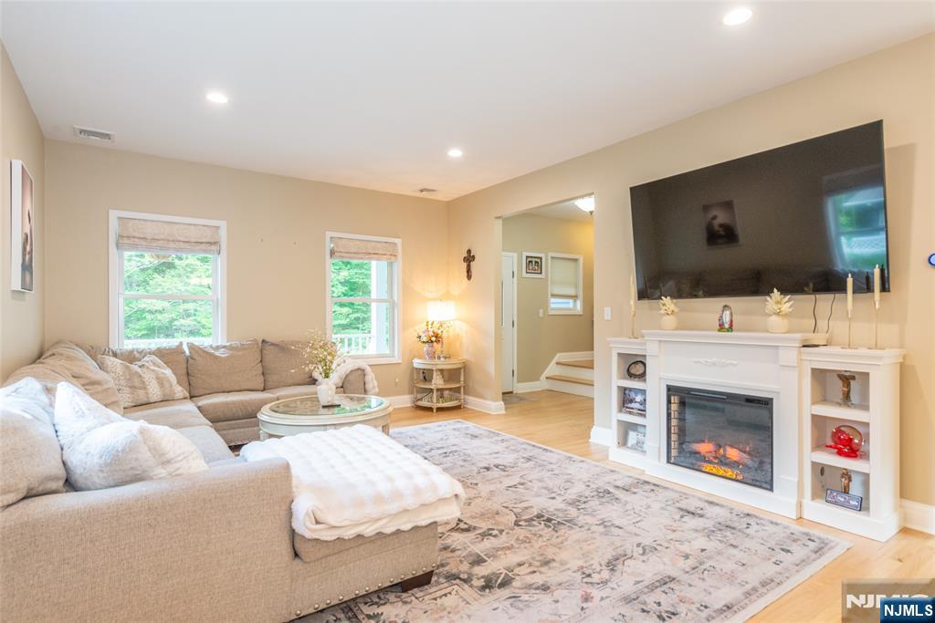 88 Mathews Avenue - Photo 4